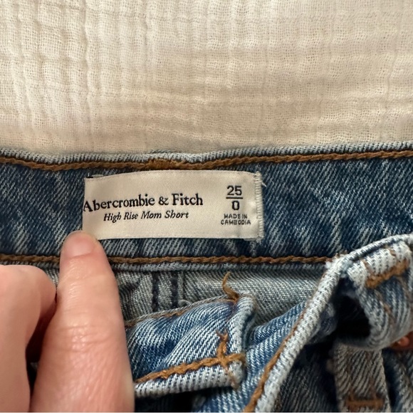 Abercrombie High Rise Mom short 25 - Picture 3 of 3